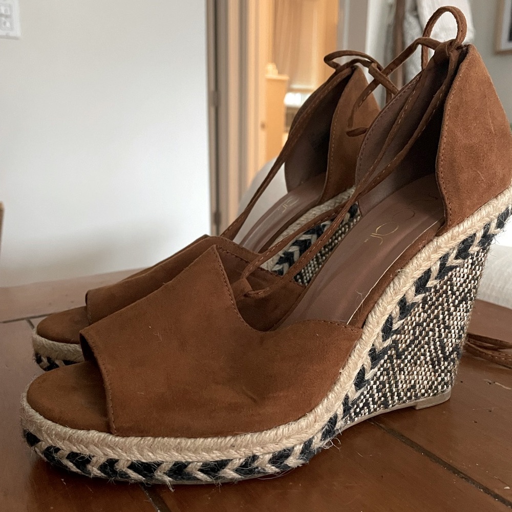 Women’s espadrilles/suede wedges